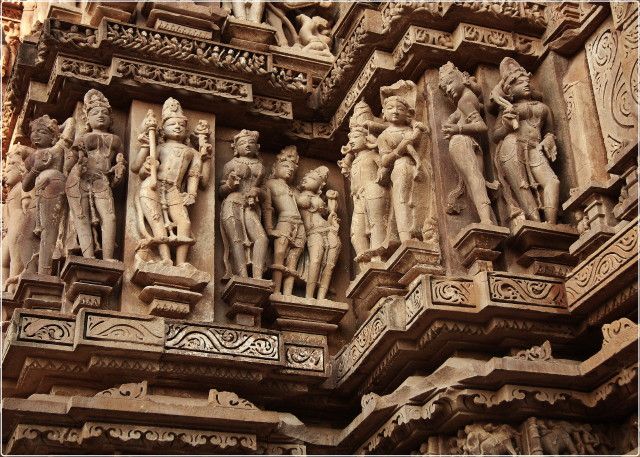 AN ARTISTIC AMBIENCE: WEDDING IN KHAJURAHO